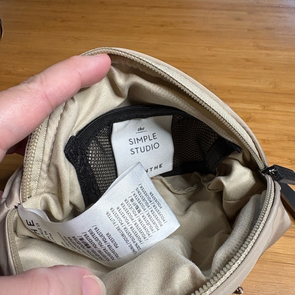 GUC Munthe-Beige Puffer Pouch - Picture 7 of 7